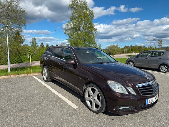 Mercedes-Benz E350 2 of 11