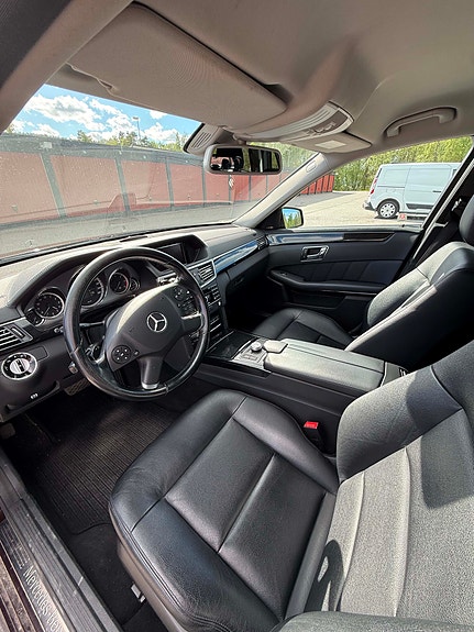 Mercedes-Benz E350 7 of 11