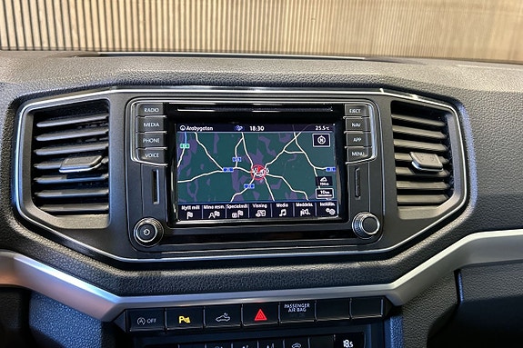 Volkswagen Amarok 12 of 12