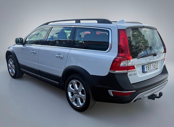 Volvo XC70 2 of 5