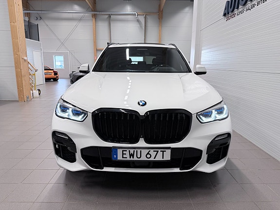 BMW X5 2 of 5