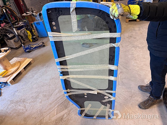 Glasruta till en Case CX18B 2 of 2