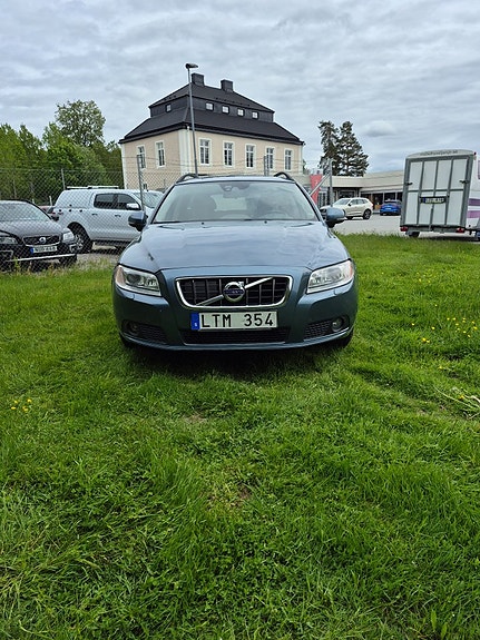 Volvo V70 4 of 5