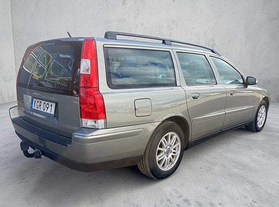 Volvo V70 4 of 5