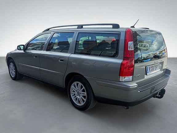 Volvo V70 3 of 5