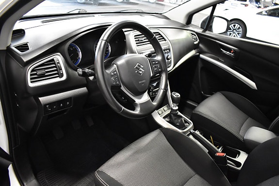 Suzuki S-Cross 8 of 17