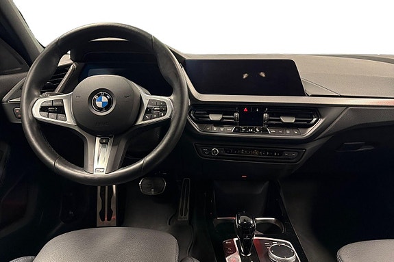 BMW 118i 8 of 17