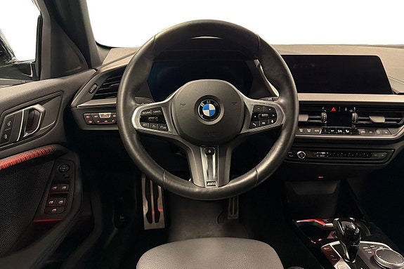 BMW 118i 9 of 17