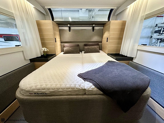 Adria Astella 754 DP 12 of 16
