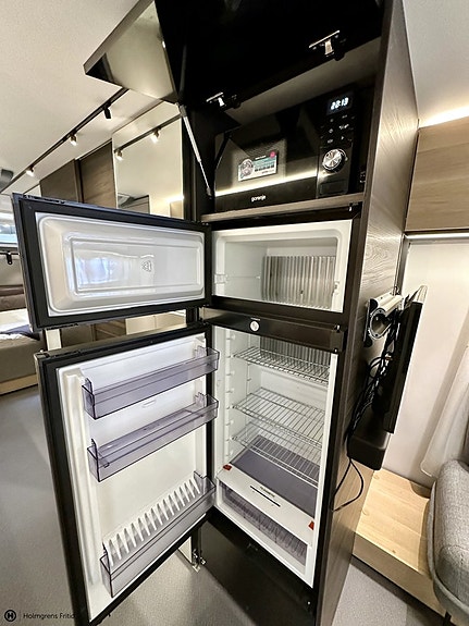 Adria Astella 754 DP 10 of 16