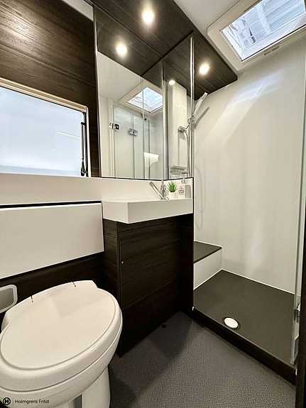Adria Astella 754 DP 13 of 16