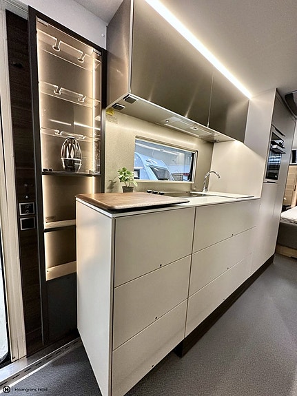 Adria Astella 754 DP 8 of 16
