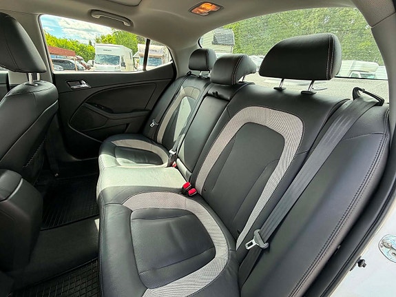 Kia Optima 10 of 13