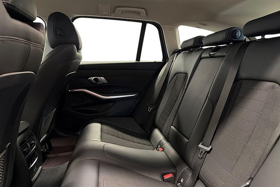 BMW 320d 11 of 17