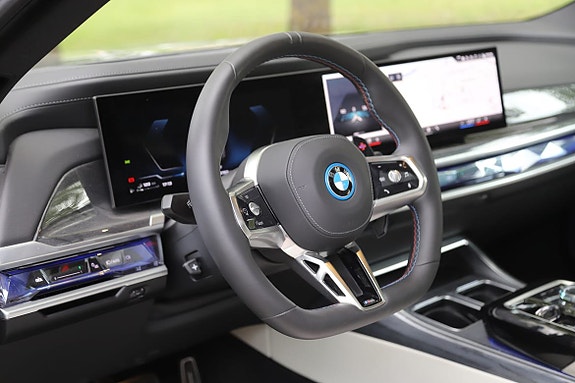 BMW M760Li 8 of 13