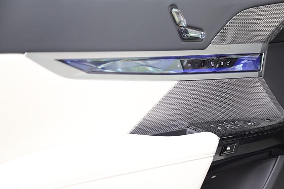 BMW M760Li 7 of 13