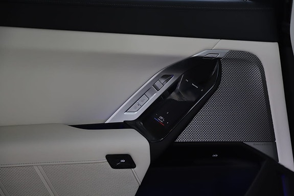 BMW M760Li 13 of 13