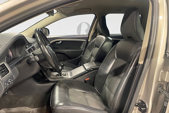 Volvo V70 3 of 5