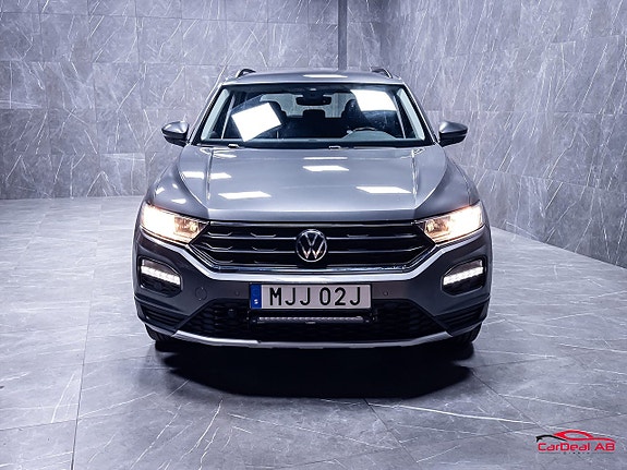 Volkswagen T-Roc 2 of 5