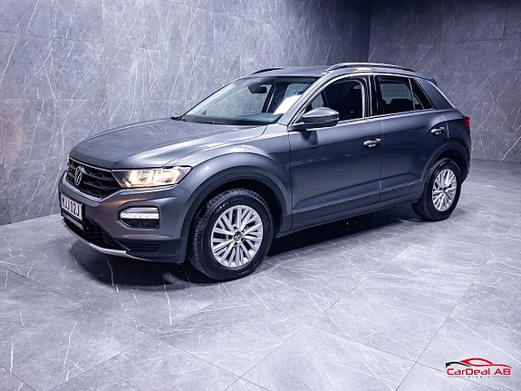 Volkswagen T-Roc 3 of 5