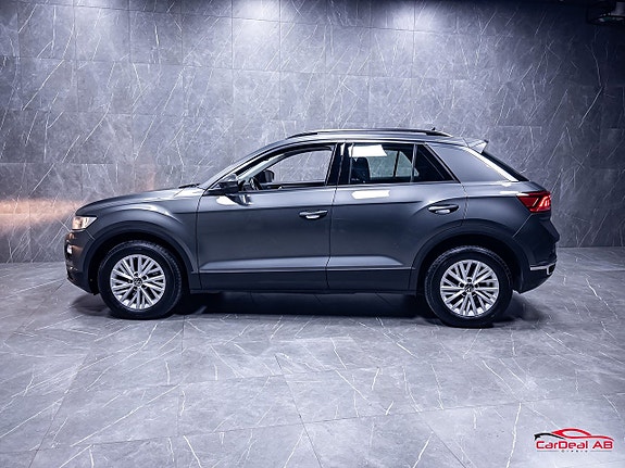 Volkswagen T-Roc 4 of 5