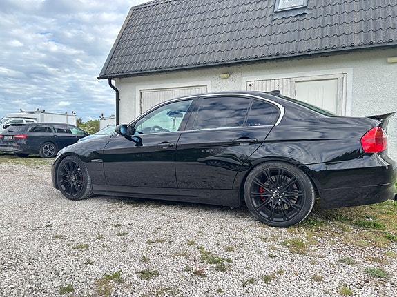 BMW 325d 2 of 5