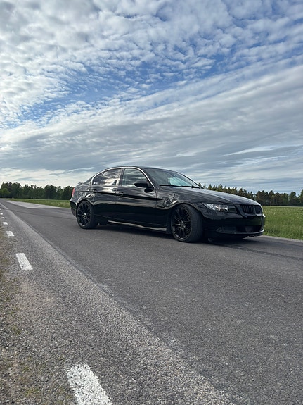BMW 325d 3 of 5