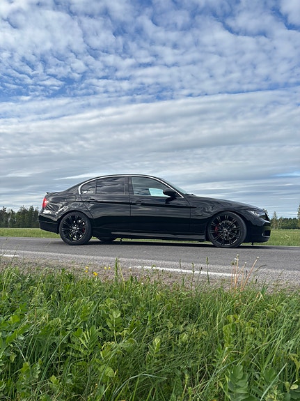 BMW 325d 4 of 5