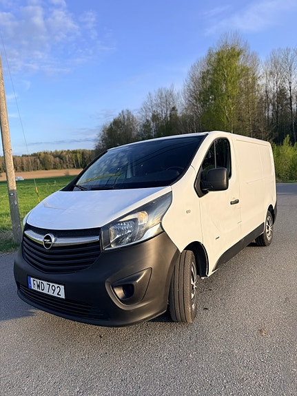 Opel Vivaro 2 of 5