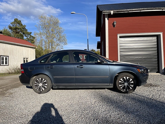 Volvo S40 2 of 5