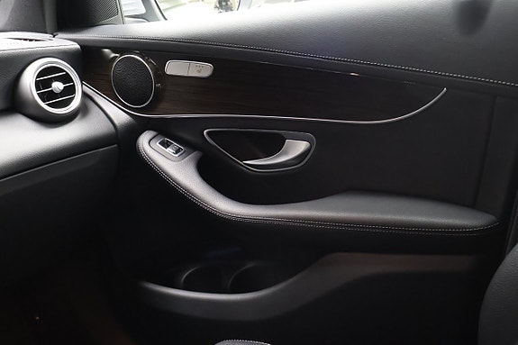 Mercedes-Benz GLC220 d 25 of 25