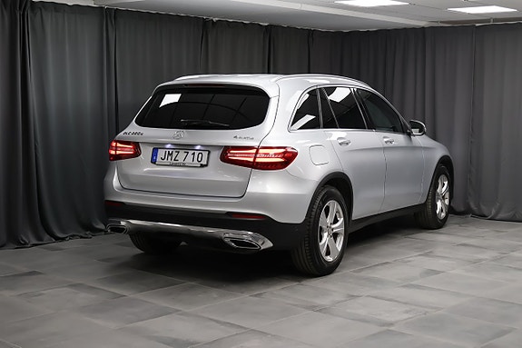 Mercedes-Benz GLC220 d 2 of 5