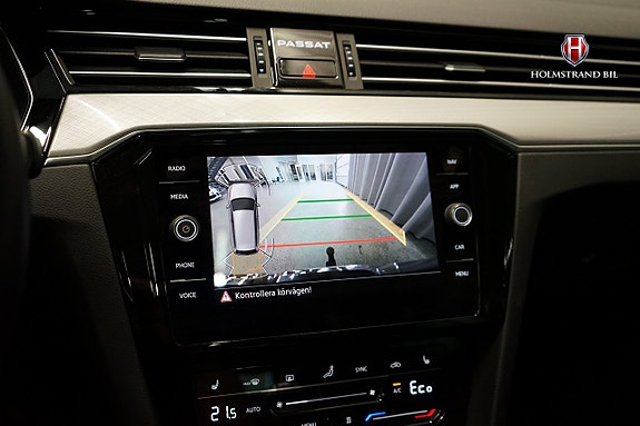 Volkswagen Passat 19 of 28