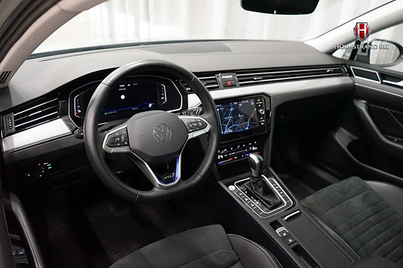 Volkswagen Passat 9 of 28