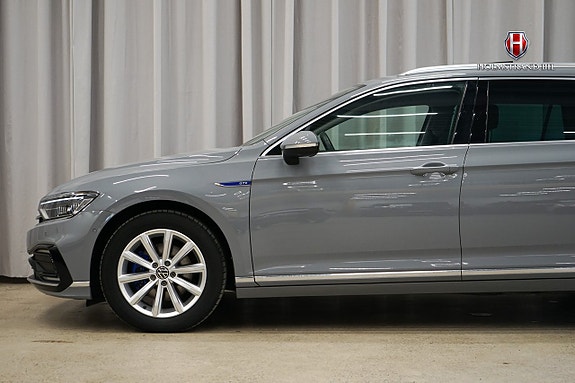 Volkswagen Passat 7 of 28