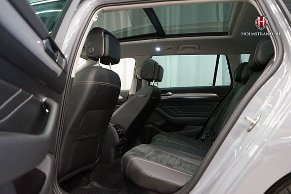 Volkswagen Passat 12 of 28