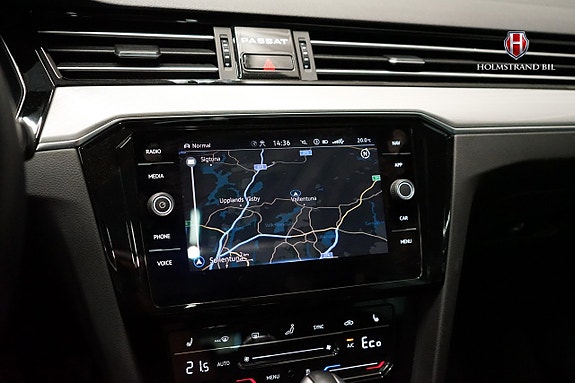 Volkswagen Passat 24 of 28