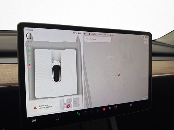 Tesla Model Y 16 of 30