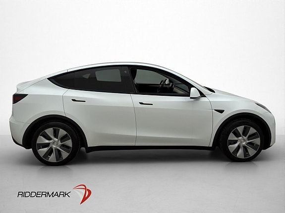 Tesla Model Y 8 of 30