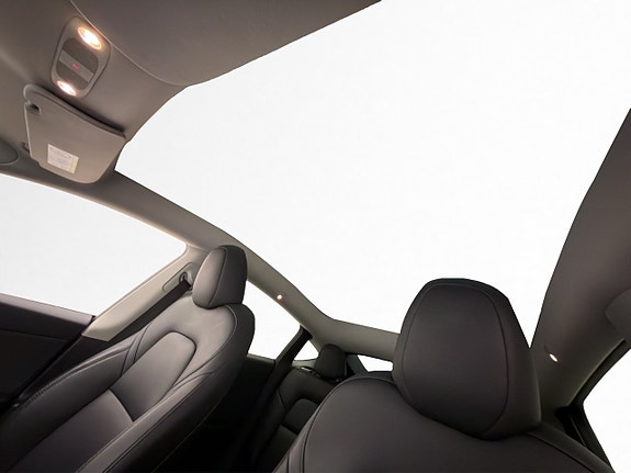 Tesla Model Y 15 of 30