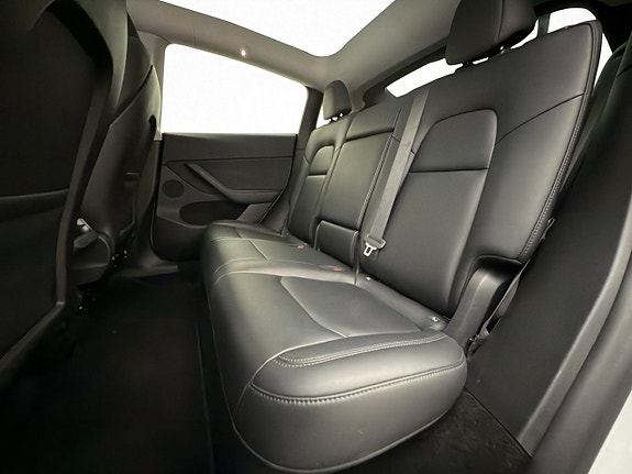 Tesla Model Y 18 of 30