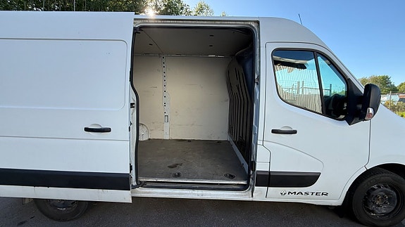Renault Master 15 of 17