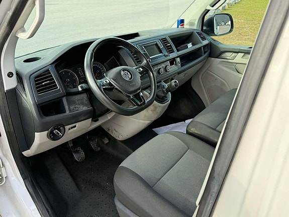 Volkswagen Transporter 10 of 16