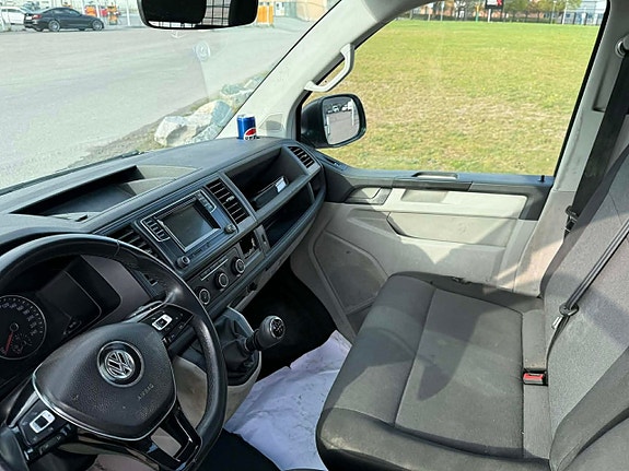 Volkswagen Transporter 14 of 16