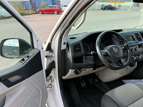 Volkswagen Transporter 12 of 16