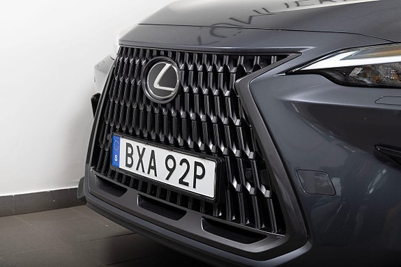 Lexus NX350h 3 of 5