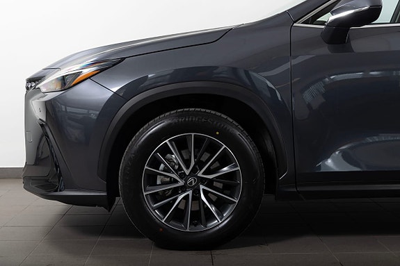 Lexus NX350h 4 of 5