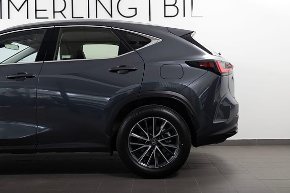 Lexus NX350h 5 of 5