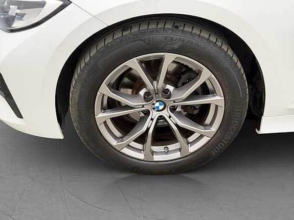 BMW 320 26 of 29