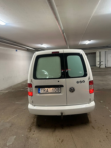 Volkswagen Caddy Maxi 3 of 5